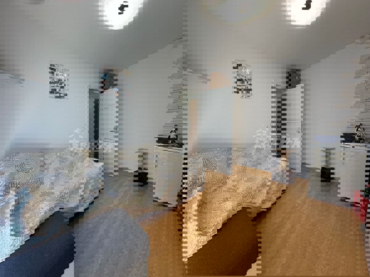 Zara – Ampio Appartamento Duplex con Giardino, Terrazza + 2 Posti Auto