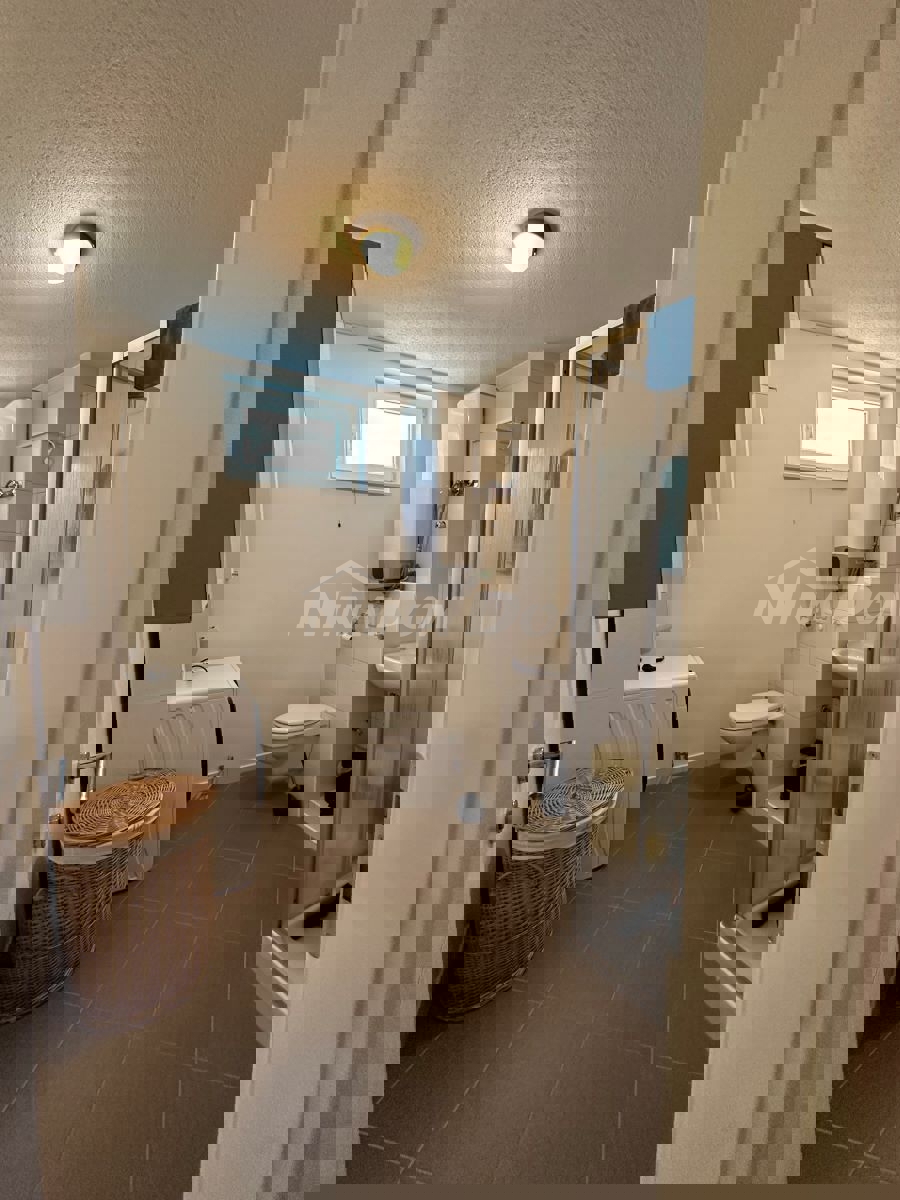 Zara – Ampio Appartamento Duplex con Giardino, Terrazza + 2 Posti Auto