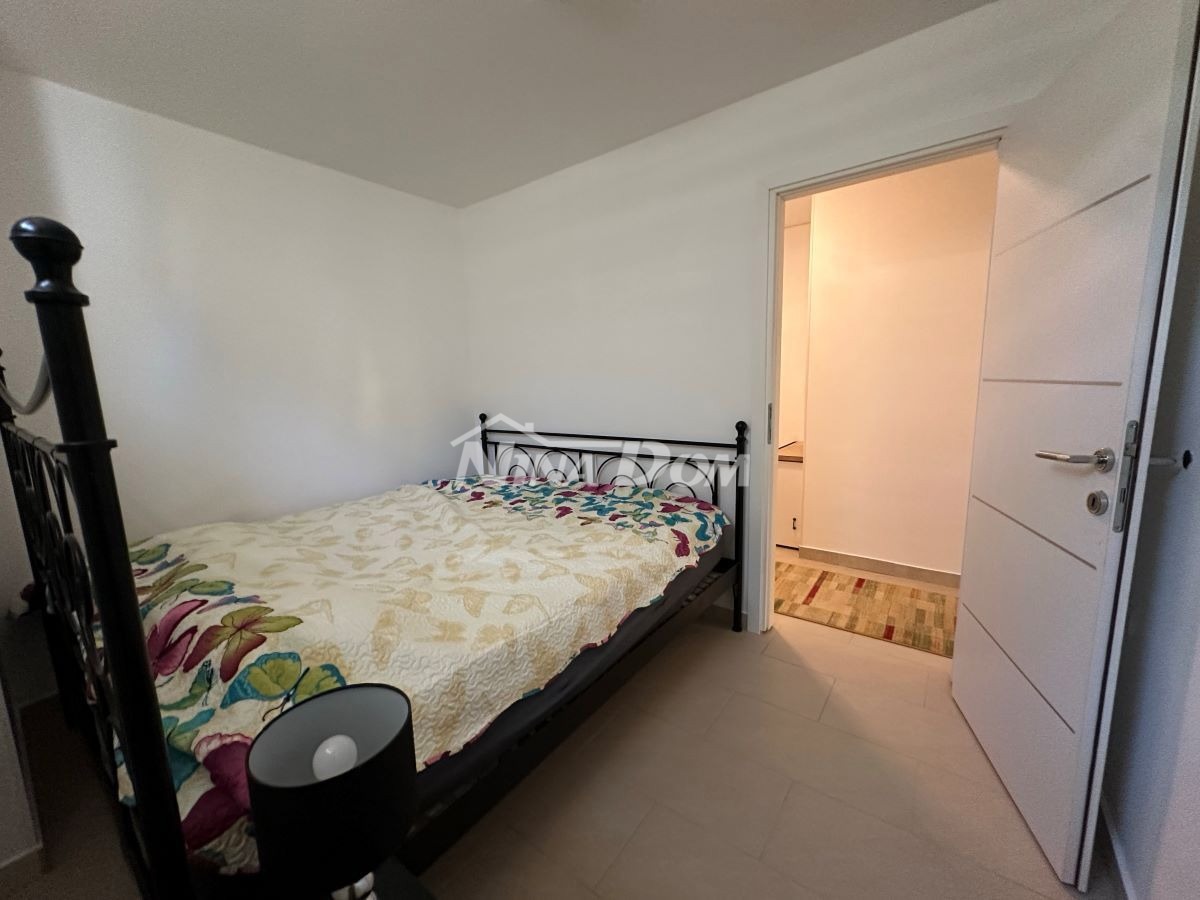 Zara – Ampio Appartamento Duplex con Giardino, Terrazza + 2 Posti Auto