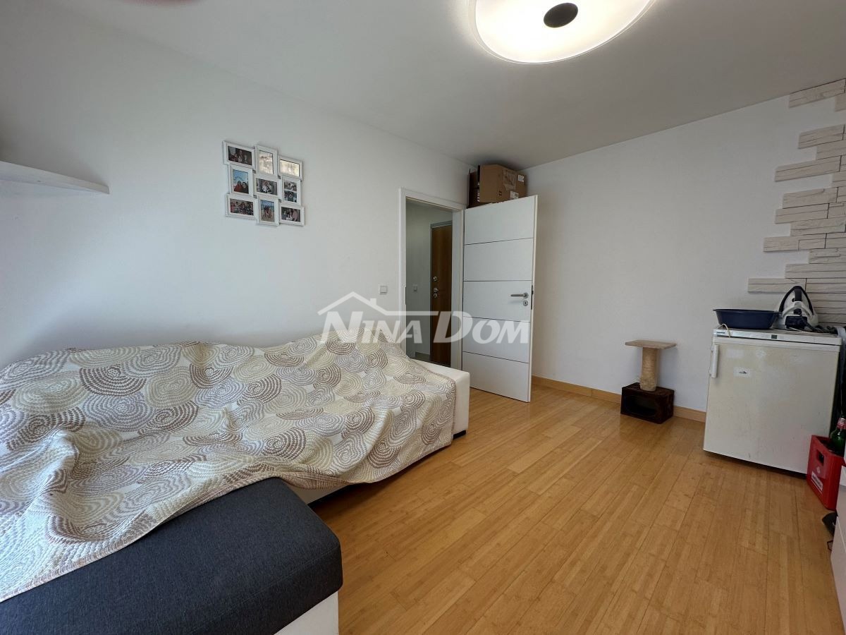 Zara – Ampio Appartamento Duplex con Giardino, Terrazza + 2 Posti Auto