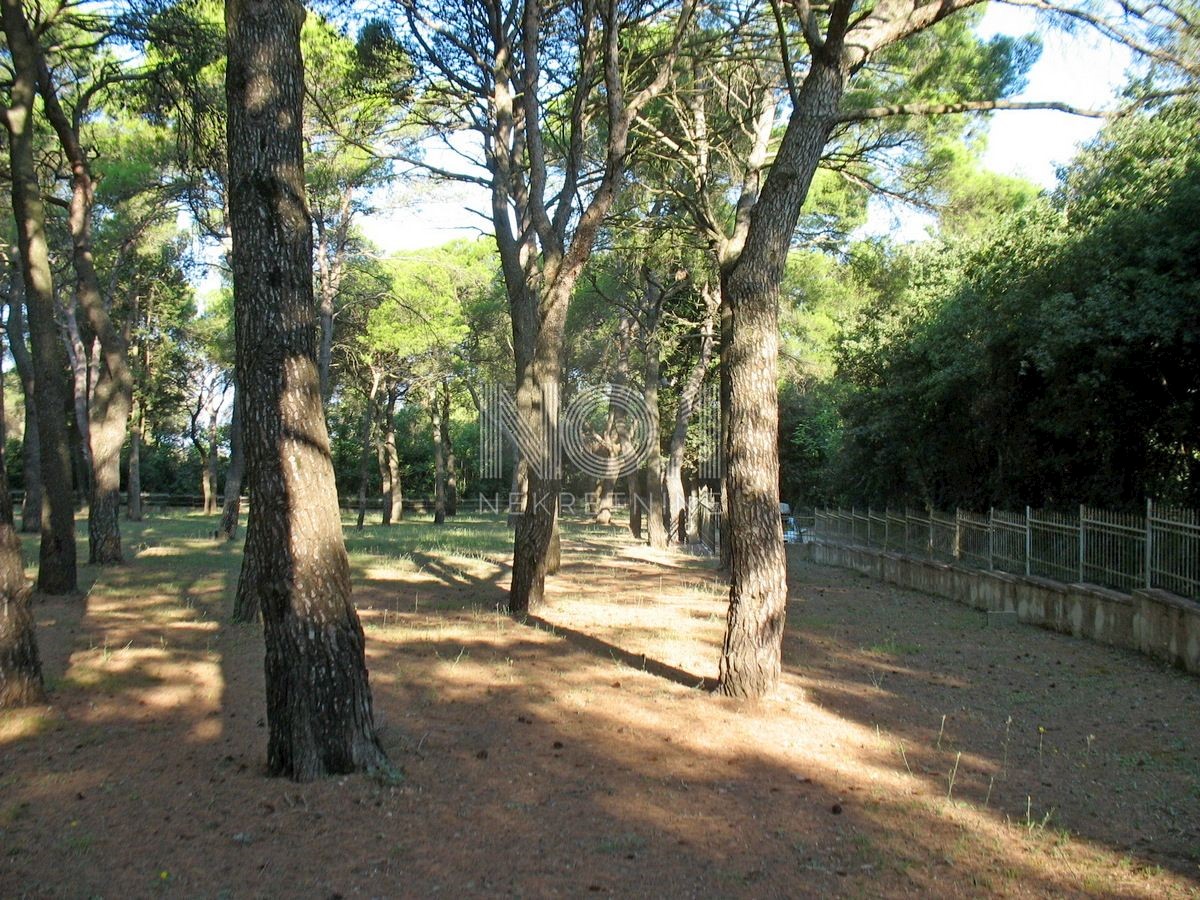 Rovigno - vendita terreno edificabile in riva al mare