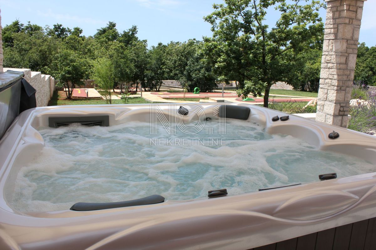 Štokovci - casa di lusso con piscina, minigolf e campo sportivo