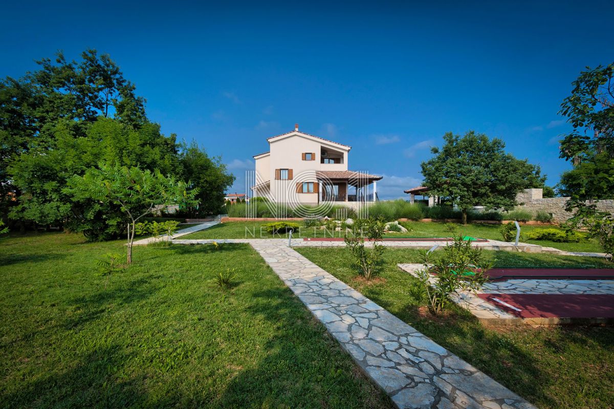 Štokovci - casa di lusso con piscina, minigolf e campo sportivo