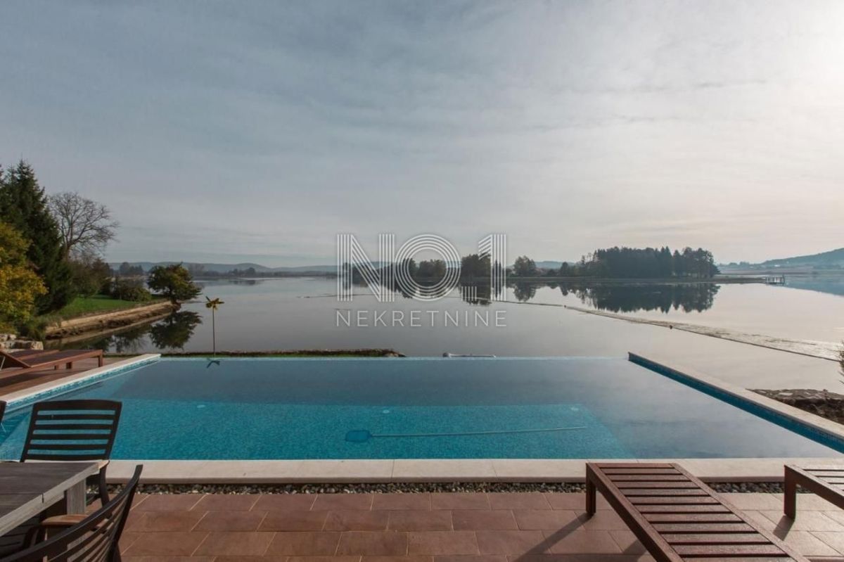 Ogulin - una bellissima villa con piscina sul lago Sabljaci