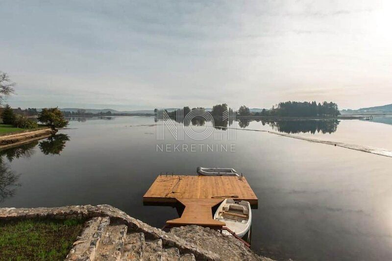 Ogulin - una bellissima villa con piscina sul lago Sabljaci