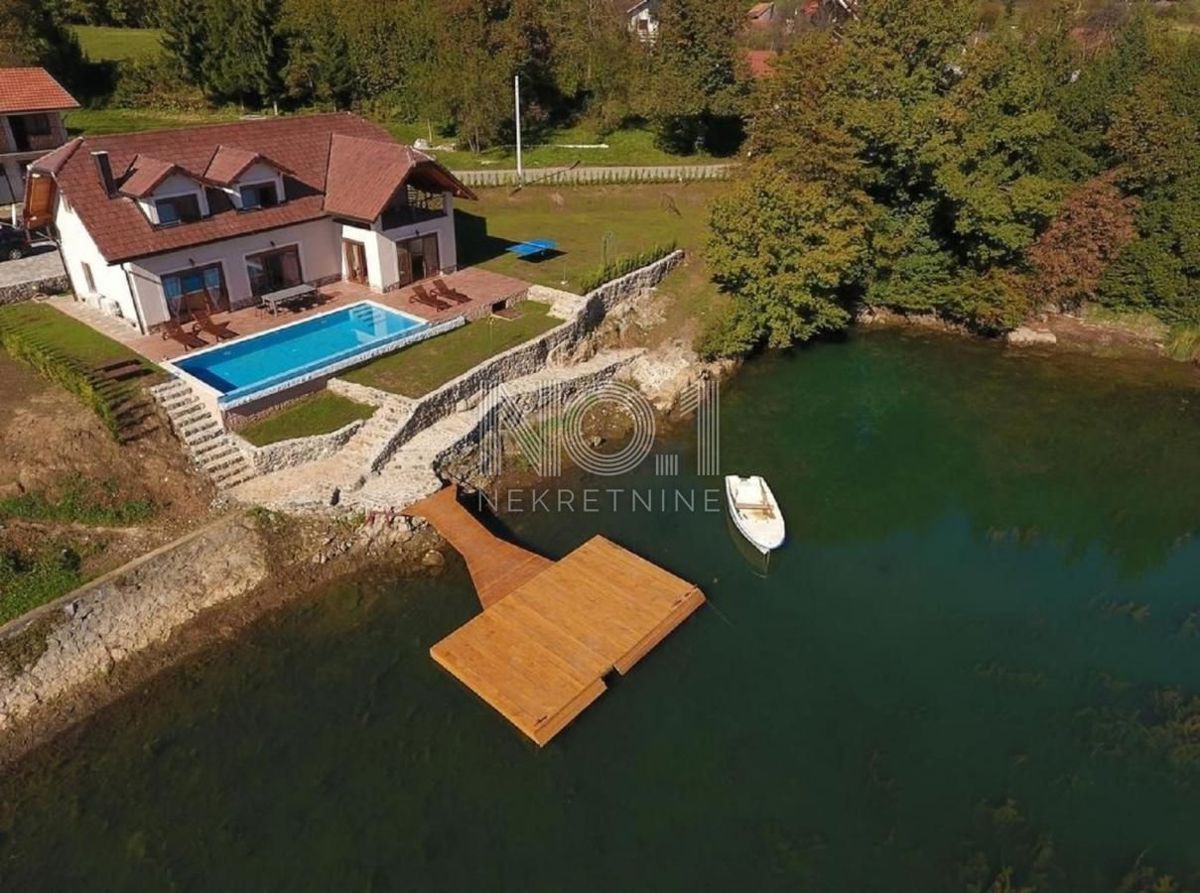 Ogulin - una bellissima villa con piscina sul lago Sabljaci