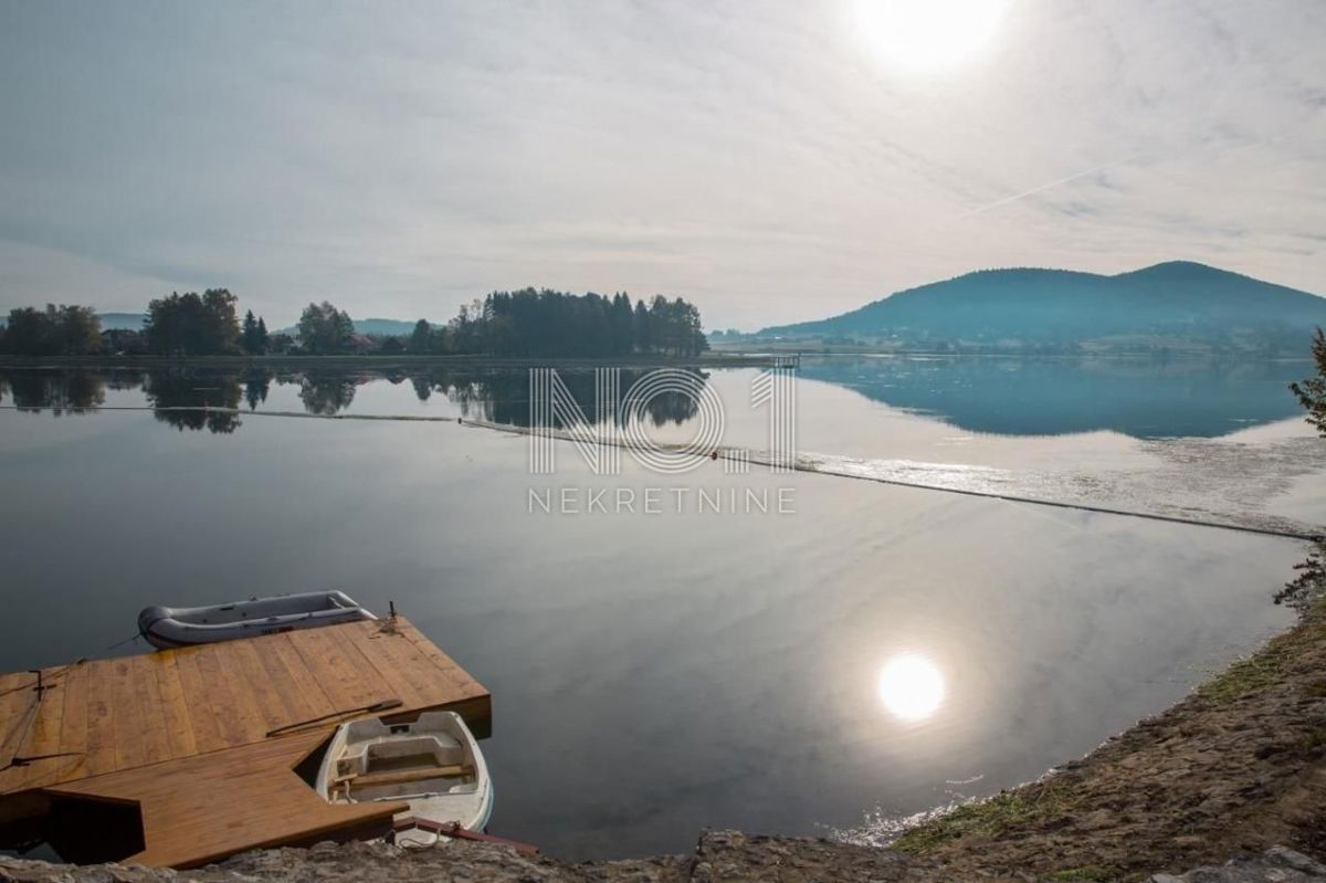 Ogulin - una bellissima villa con piscina sul lago Sabljaci