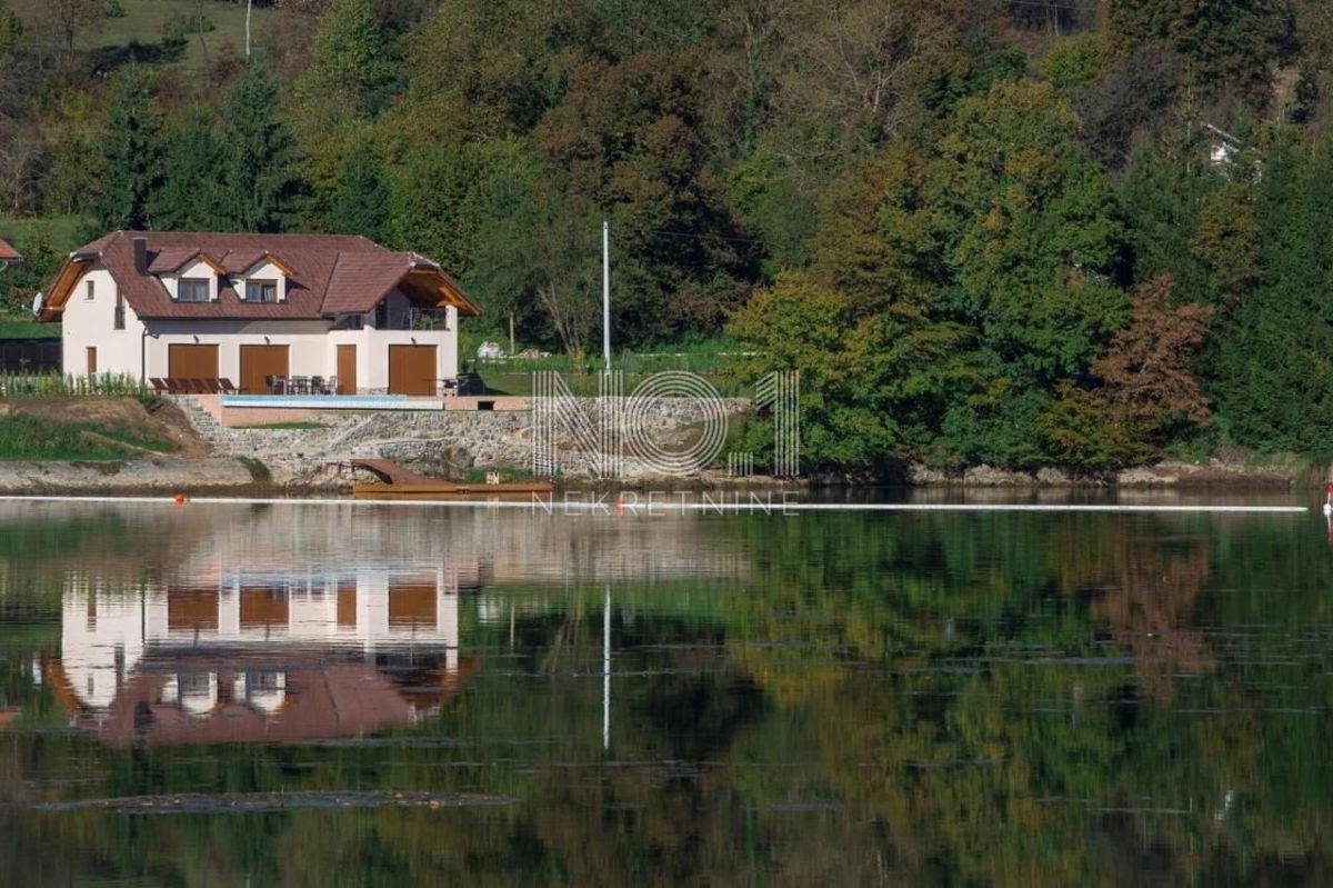 Ogulin - una bellissima villa con piscina sul lago Sabljaci