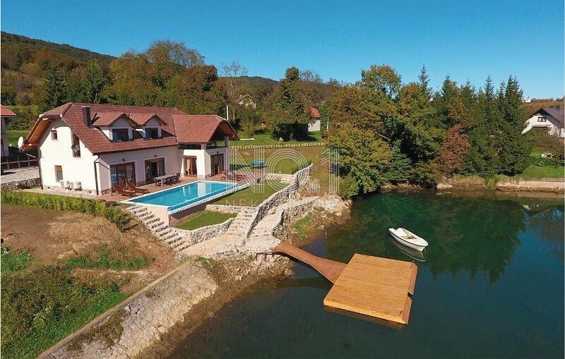 Ogulin - una bellissima villa con piscina sul lago Sabljaci