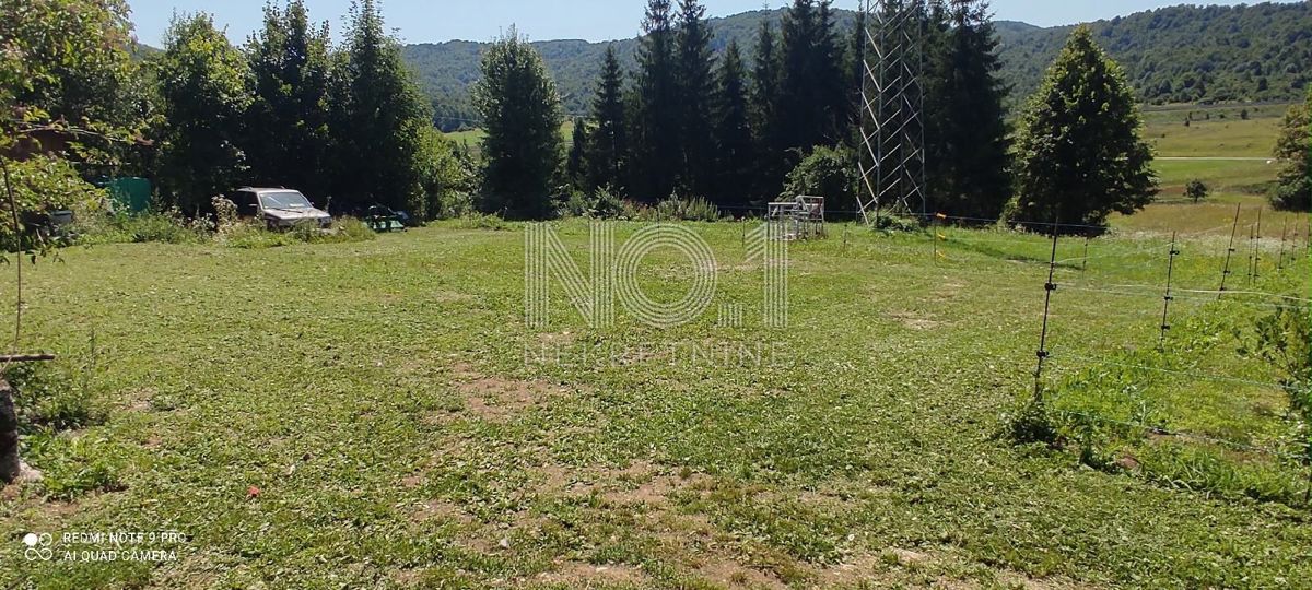 Delnice - vendita di una casa bifamiliare con ampio giardino