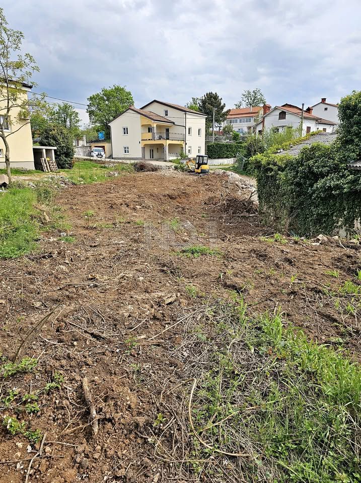 Viškovo - vendita di terreno edificabile per la costruzione di più appartamenti