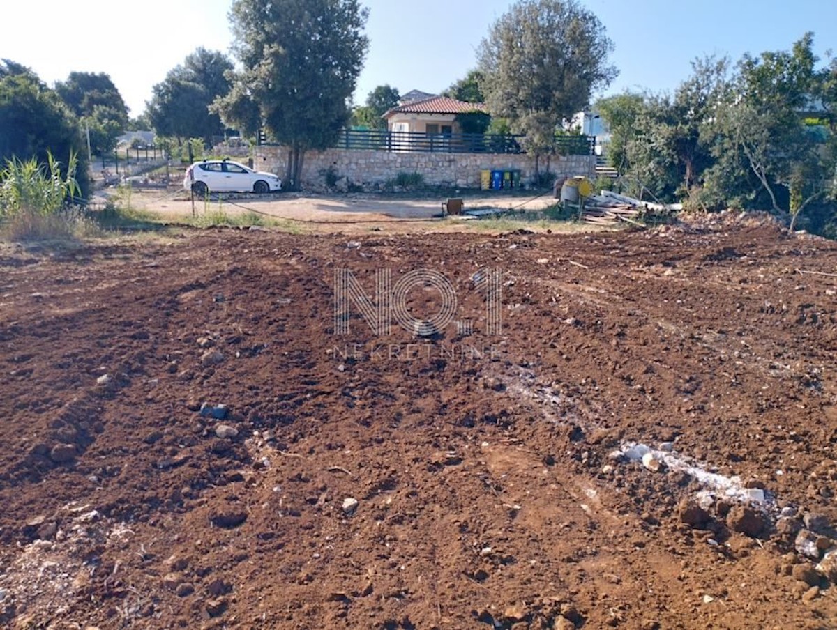 Rovigno - terreno agricolo con progetto