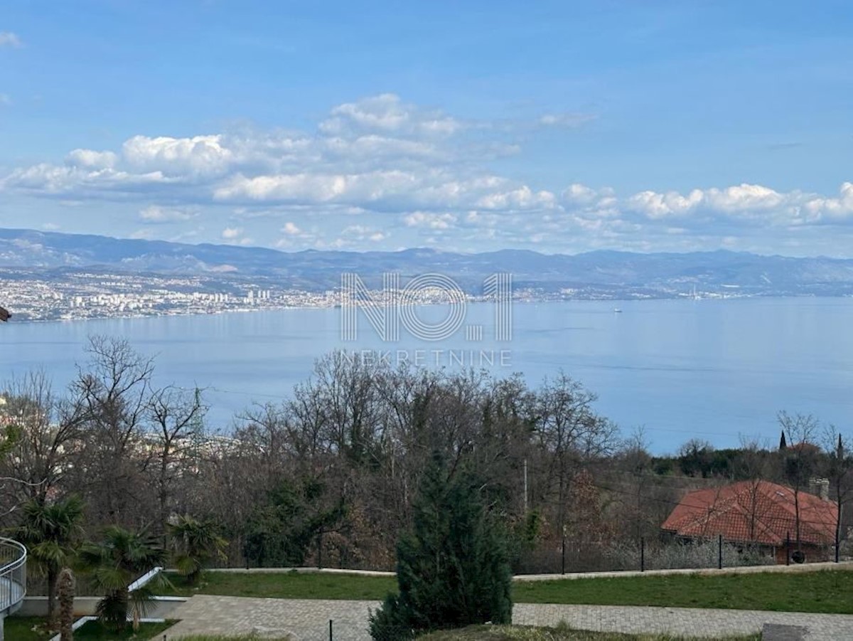 Oprić - terreno edificabile con vista sul mare