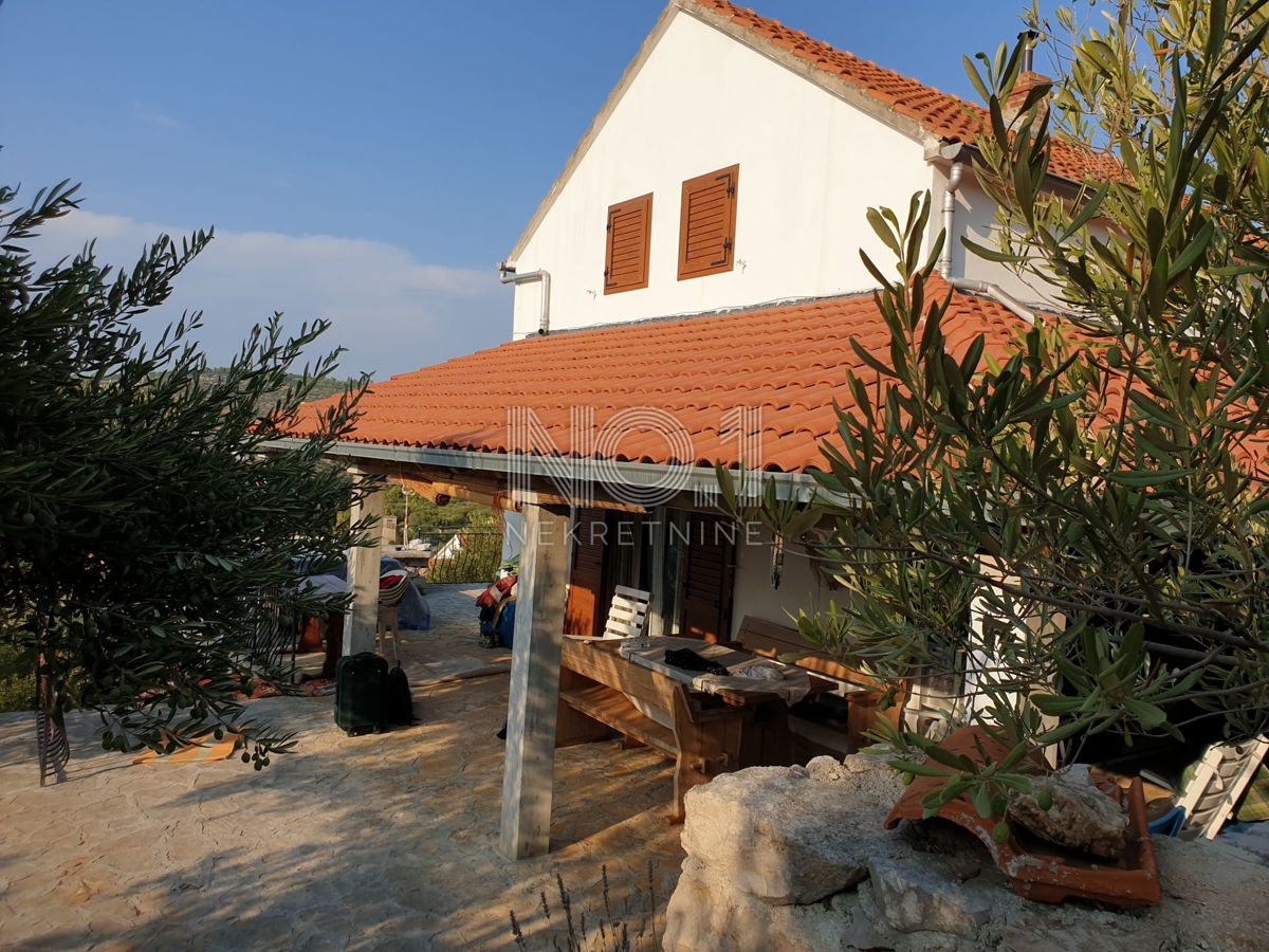 Gornje Bobovišće - una casa spaziosa con un'incantevole vista sul mare