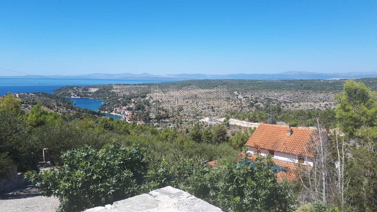 Gornje Bobovišće - una casa spaziosa con un'incantevole vista sul mare