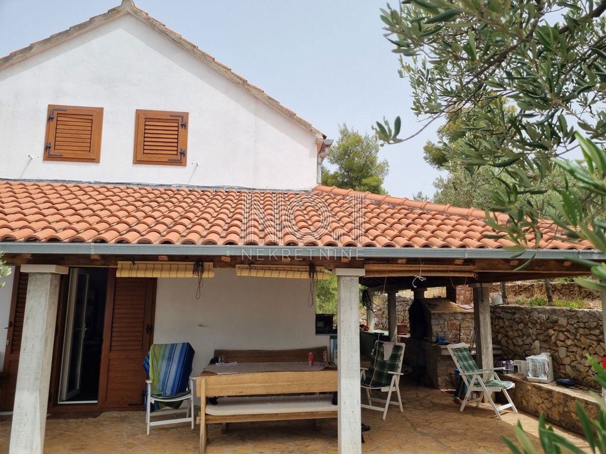 Gornje Bobovišće - una casa spaziosa con un'incantevole vista sul mare