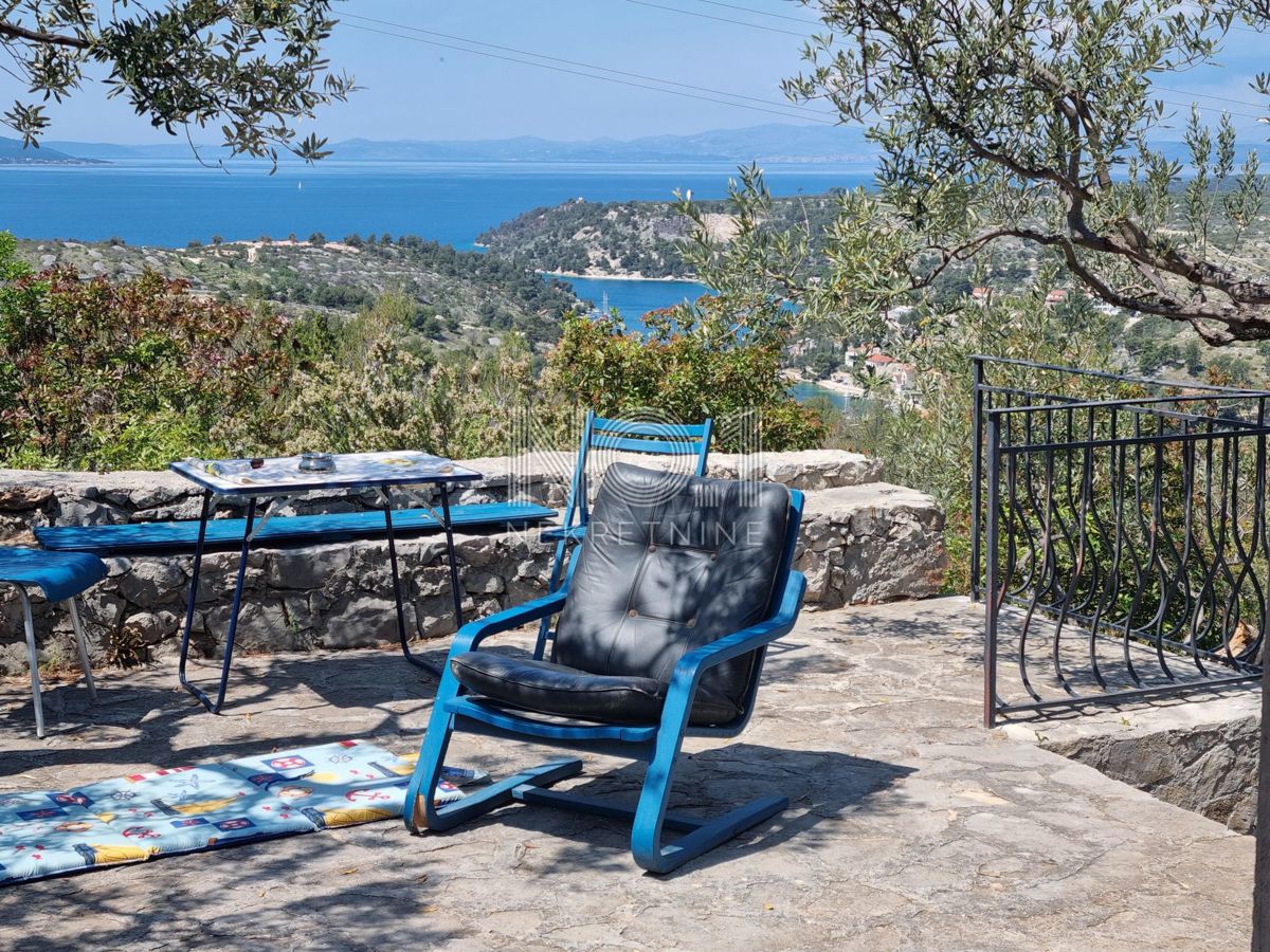 Gornje Bobovišće - una casa spaziosa con un'incantevole vista sul mare