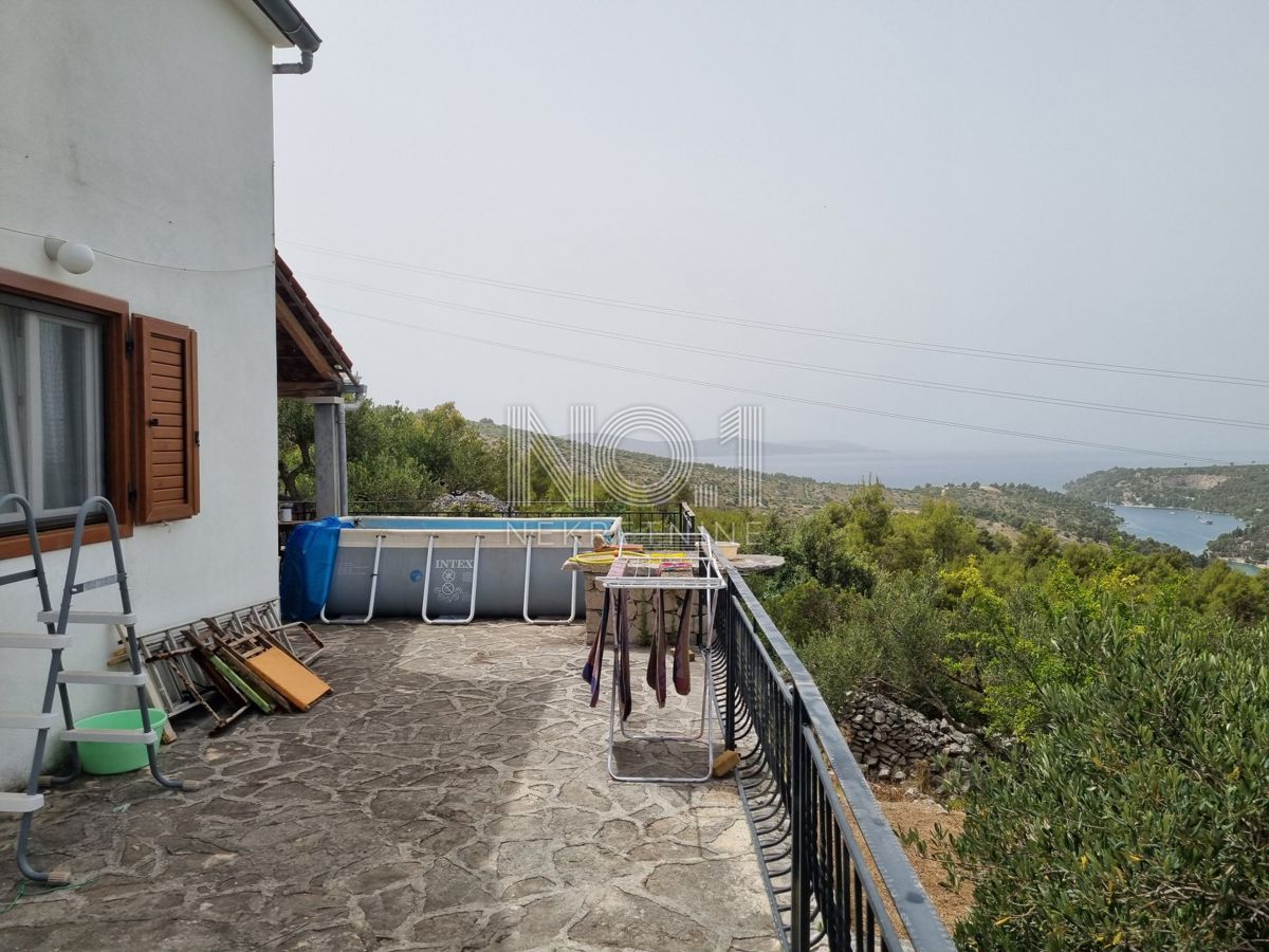 Gornje Bobovišće - una casa spaziosa con un'incantevole vista sul mare