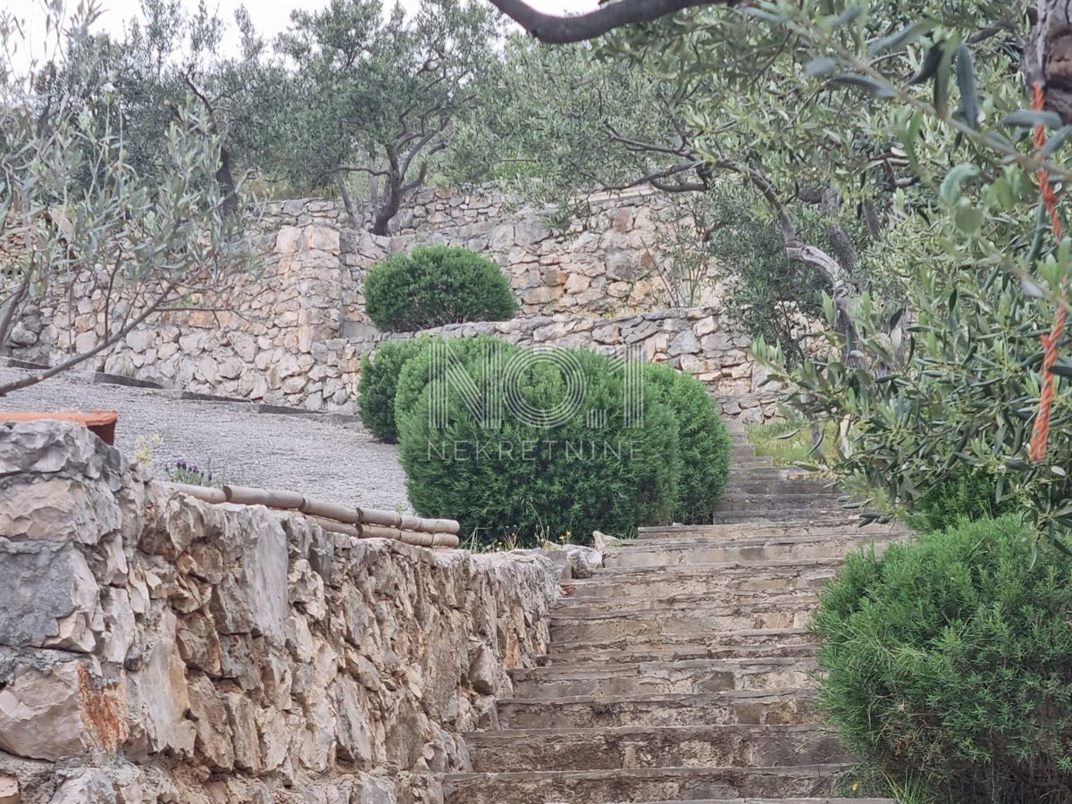 Gornje Bobovišće - una casa spaziosa con un'incantevole vista sul mare