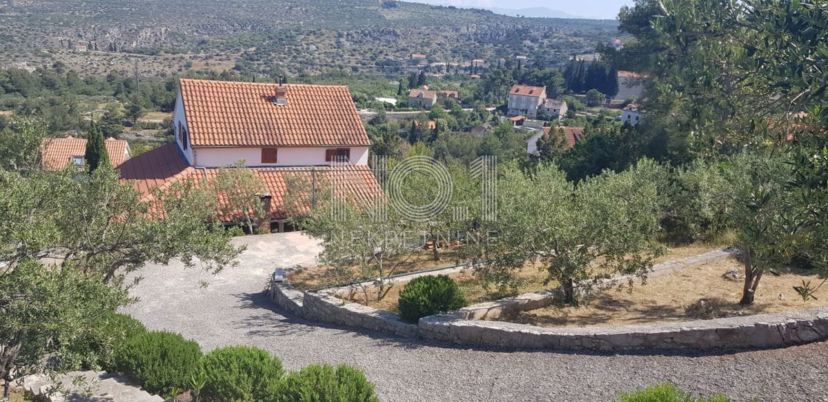 Gornje Bobovišće - una casa spaziosa con un'incantevole vista sul mare