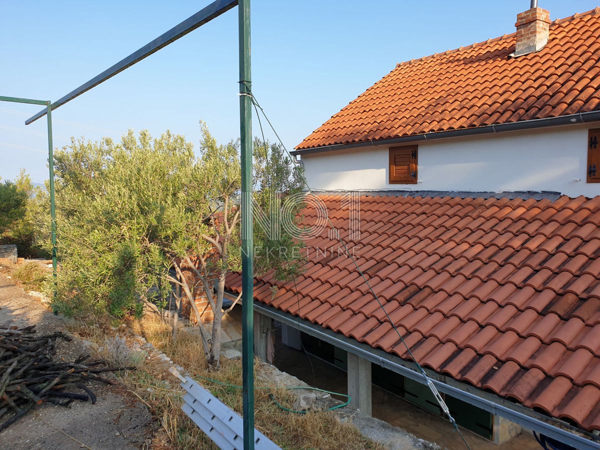 Gornje Bobovišće - una casa spaziosa con un'incantevole vista sul mare