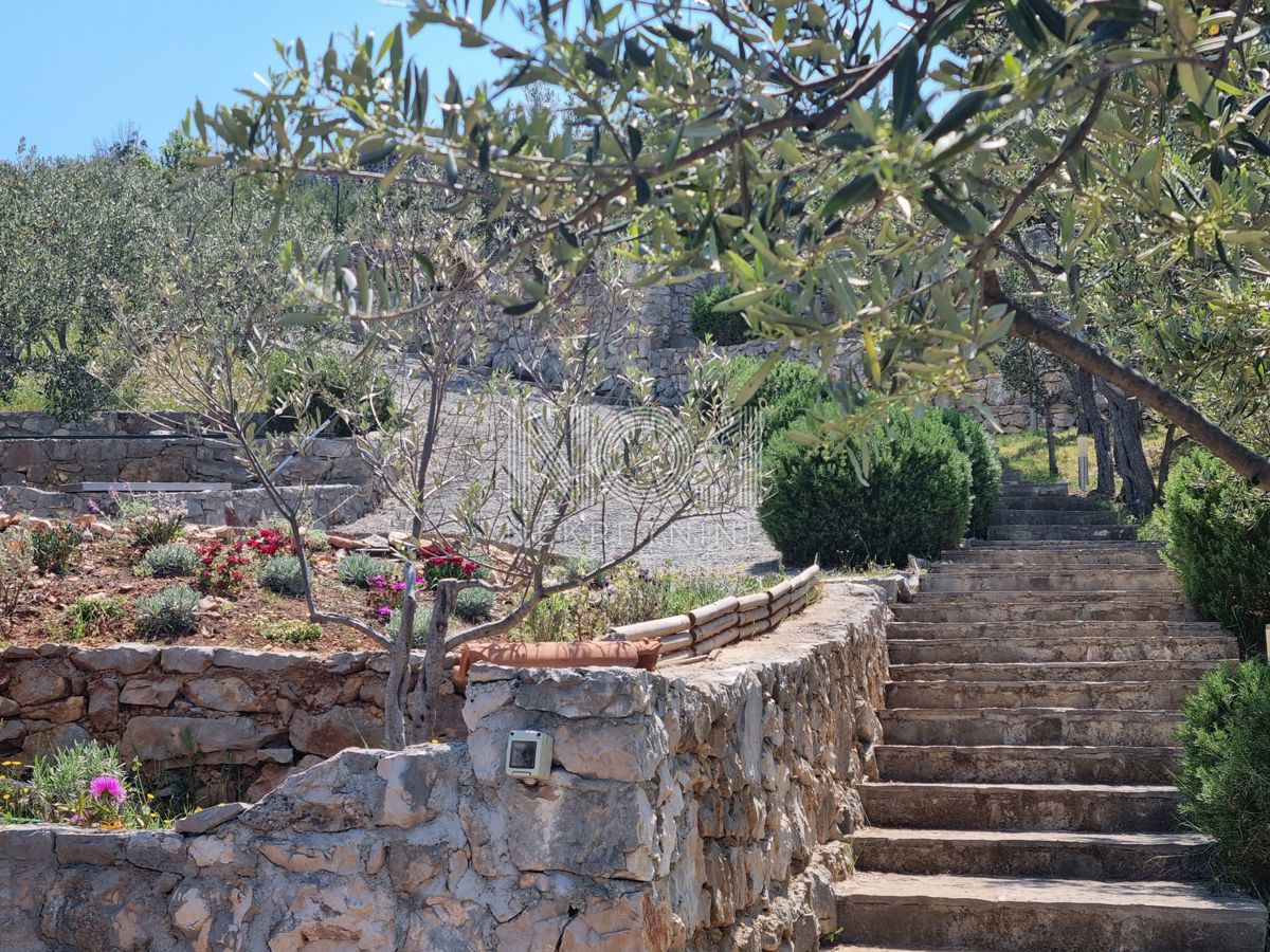 Gornje Bobovišće - una casa spaziosa con un'incantevole vista sul mare