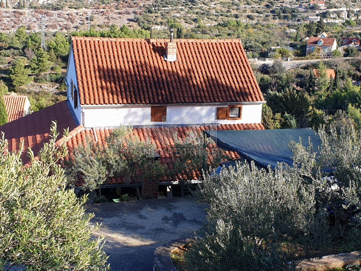 Gornje Bobovišće - una casa spaziosa con un'incantevole vista sul mare