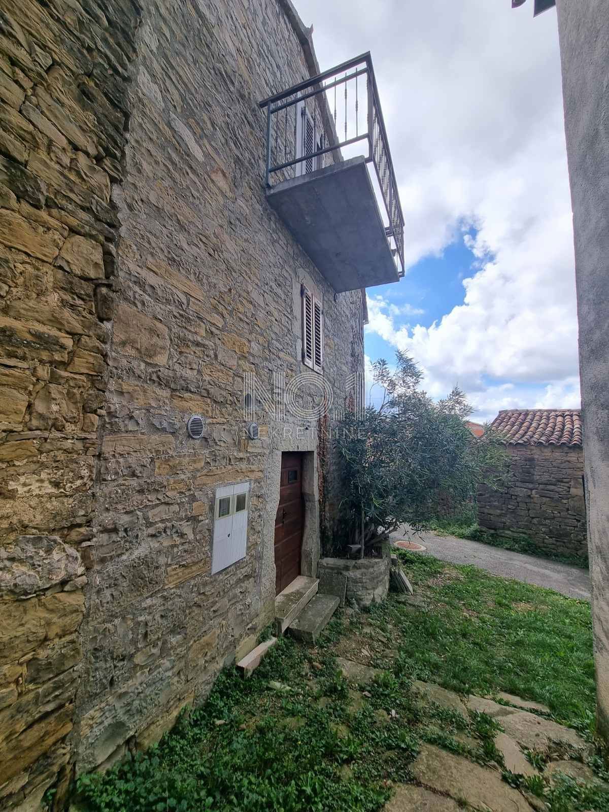 Cerovlja - vendita casa con vista sul lago