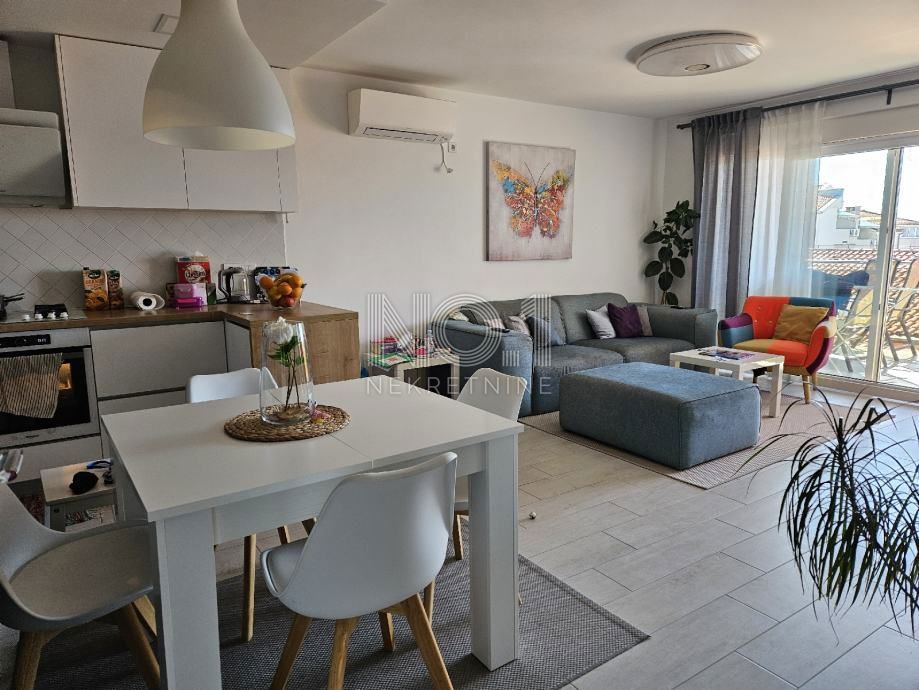 Crikvenica - appartamento in vendita con garage e vista mare