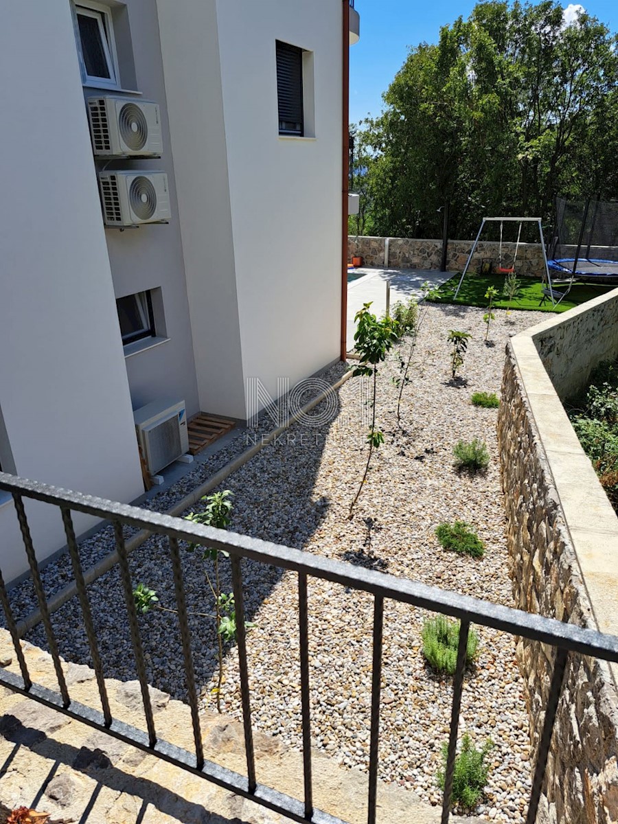 Bribir - vendita appartamento trilocale con ampio giardino e piscina