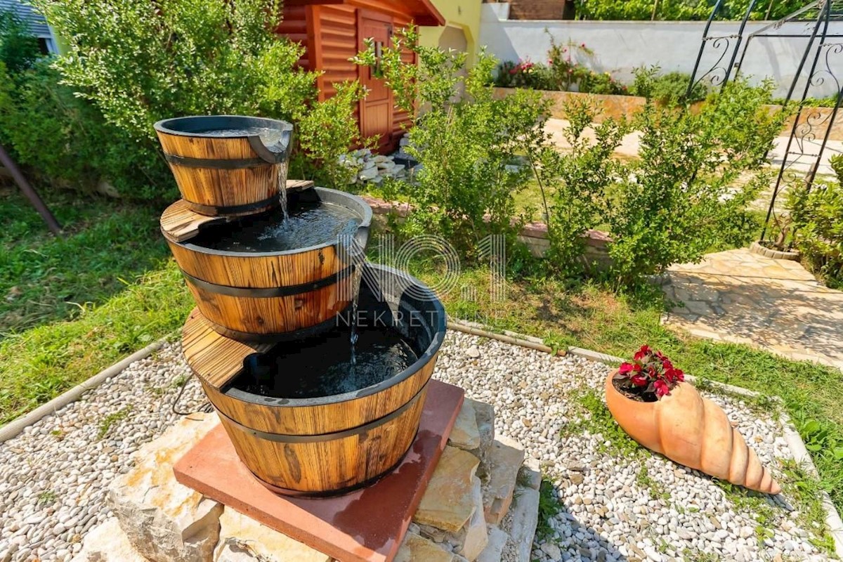 Medolino - bellissima villa con piscina