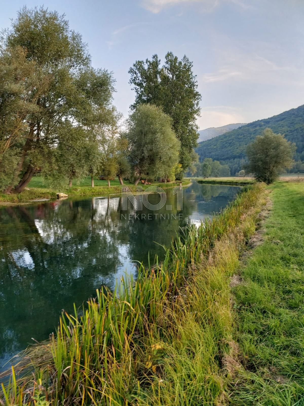 Ličko Lešće - casa in vendita con grande proprietà