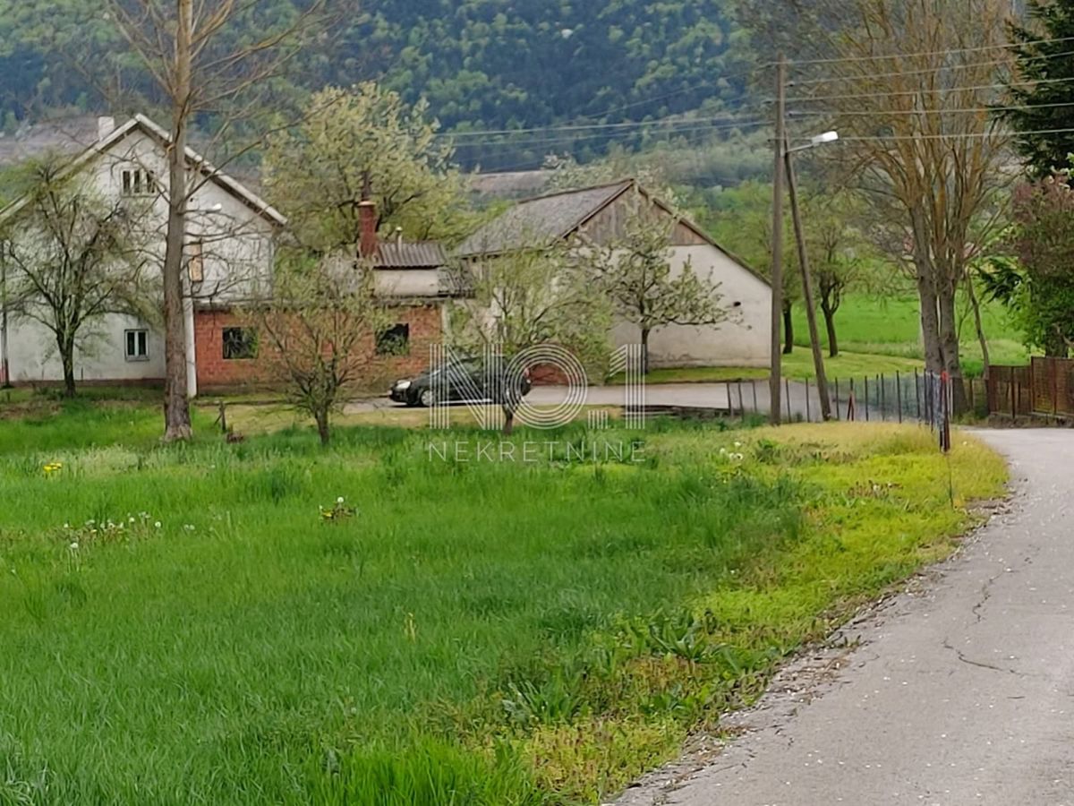 Ličko Lešće - casa in vendita con grande proprietà