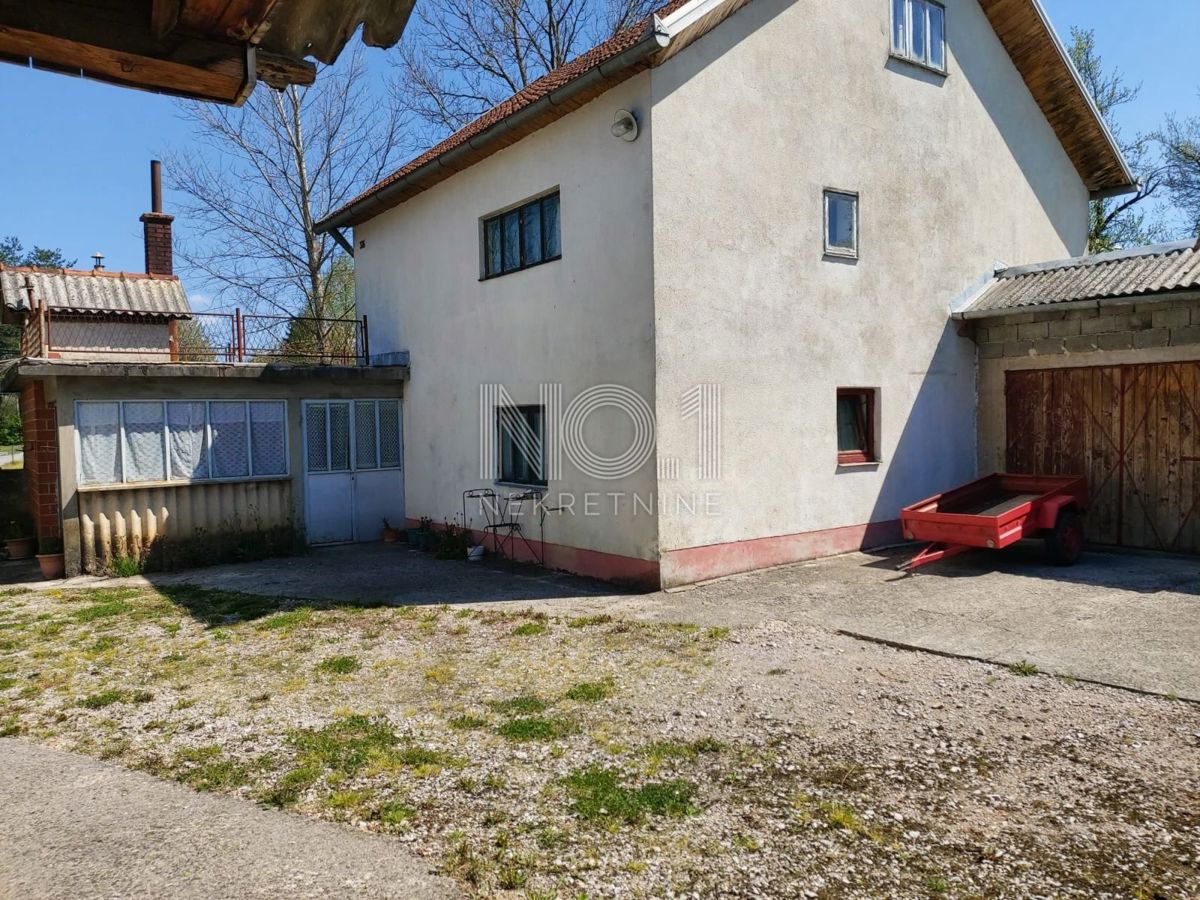 Ličko Lešće - casa in vendita con grande proprietà