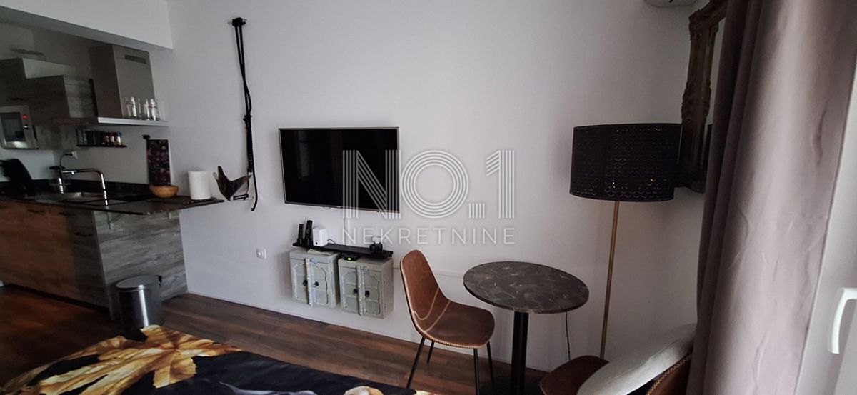 Novi Vinodolski - Studio-Apartment mit großer Terrasse