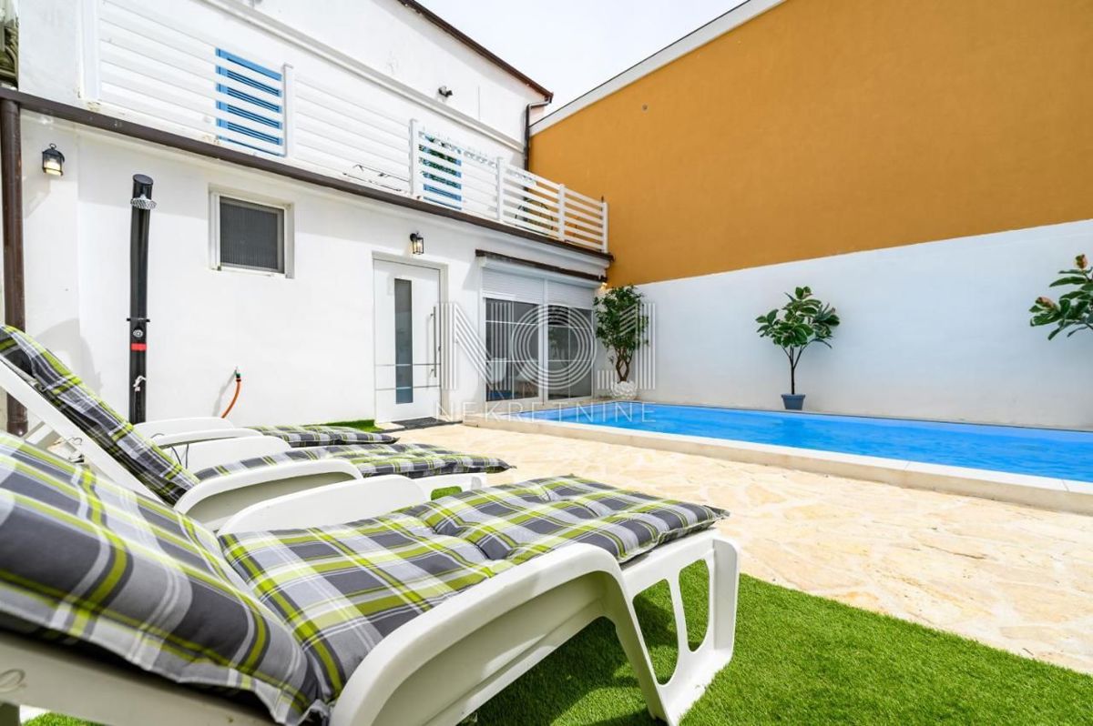 Poreč - vendita di una bellissima villa con piscina