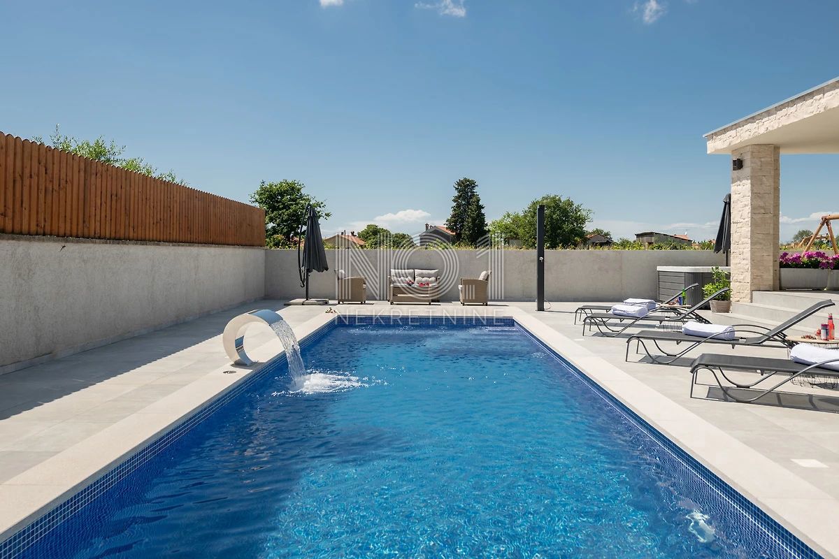 Marčana - vendita di una bella casa su un piano con piscina