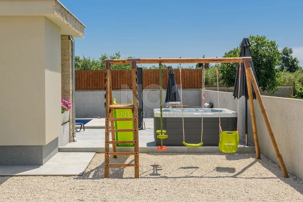 Marčana - vendita di una bella casa su un piano con piscina