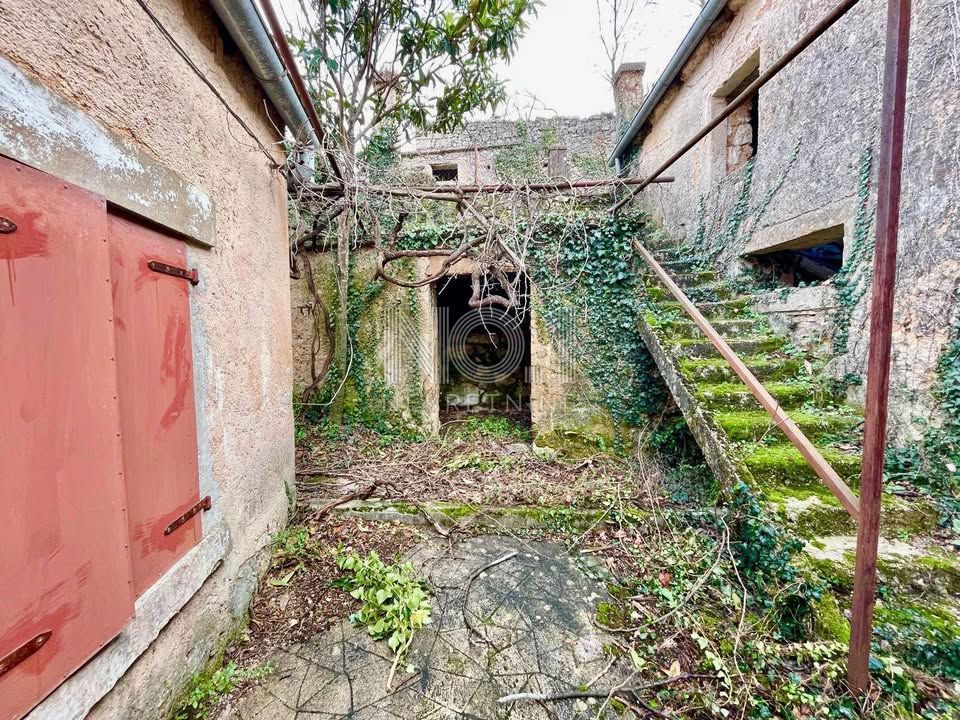 Grižane - vendita di una proprietà storica da adattare