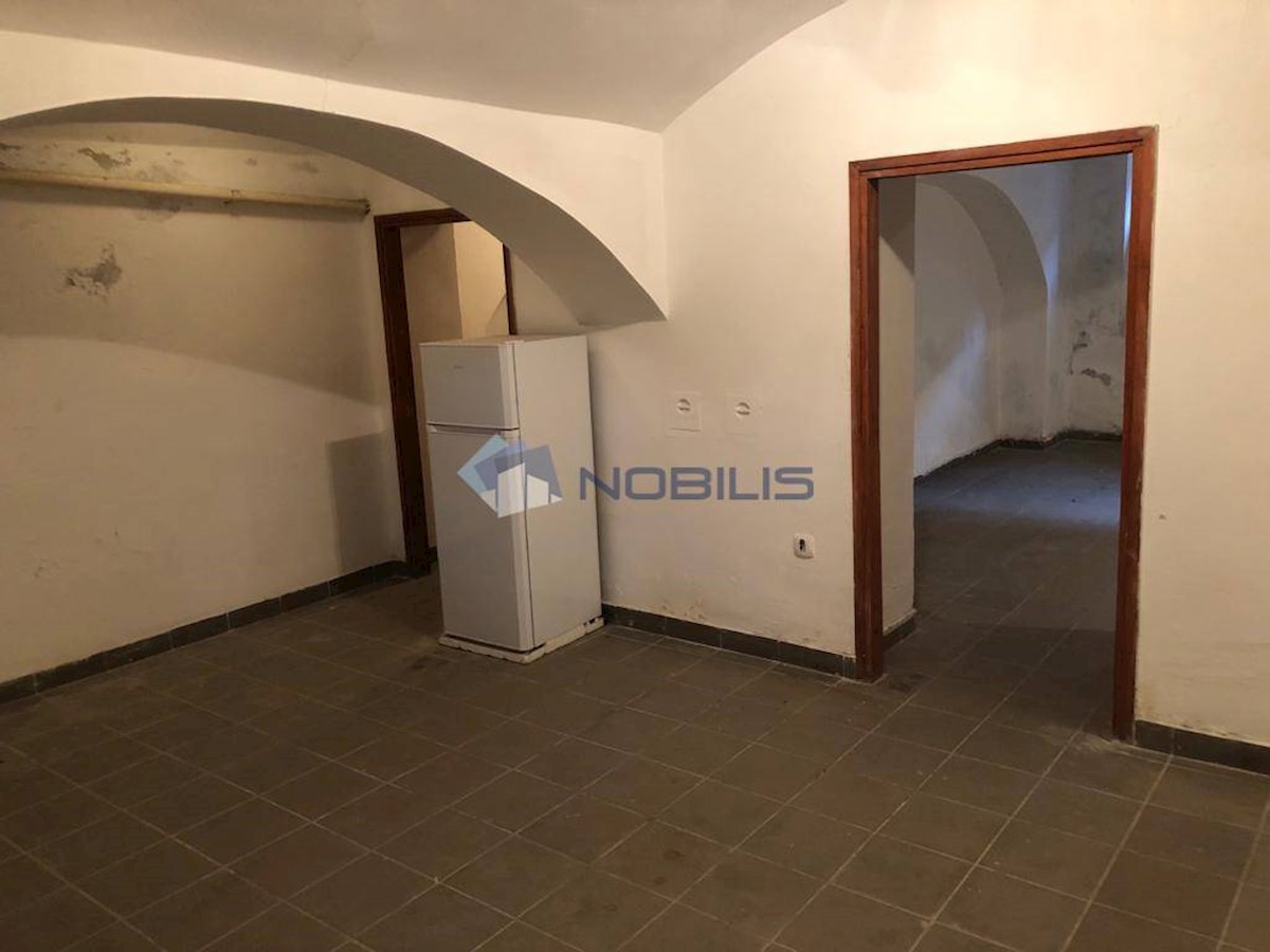 Commerciale Donji grad, Donji Grad, 211m2