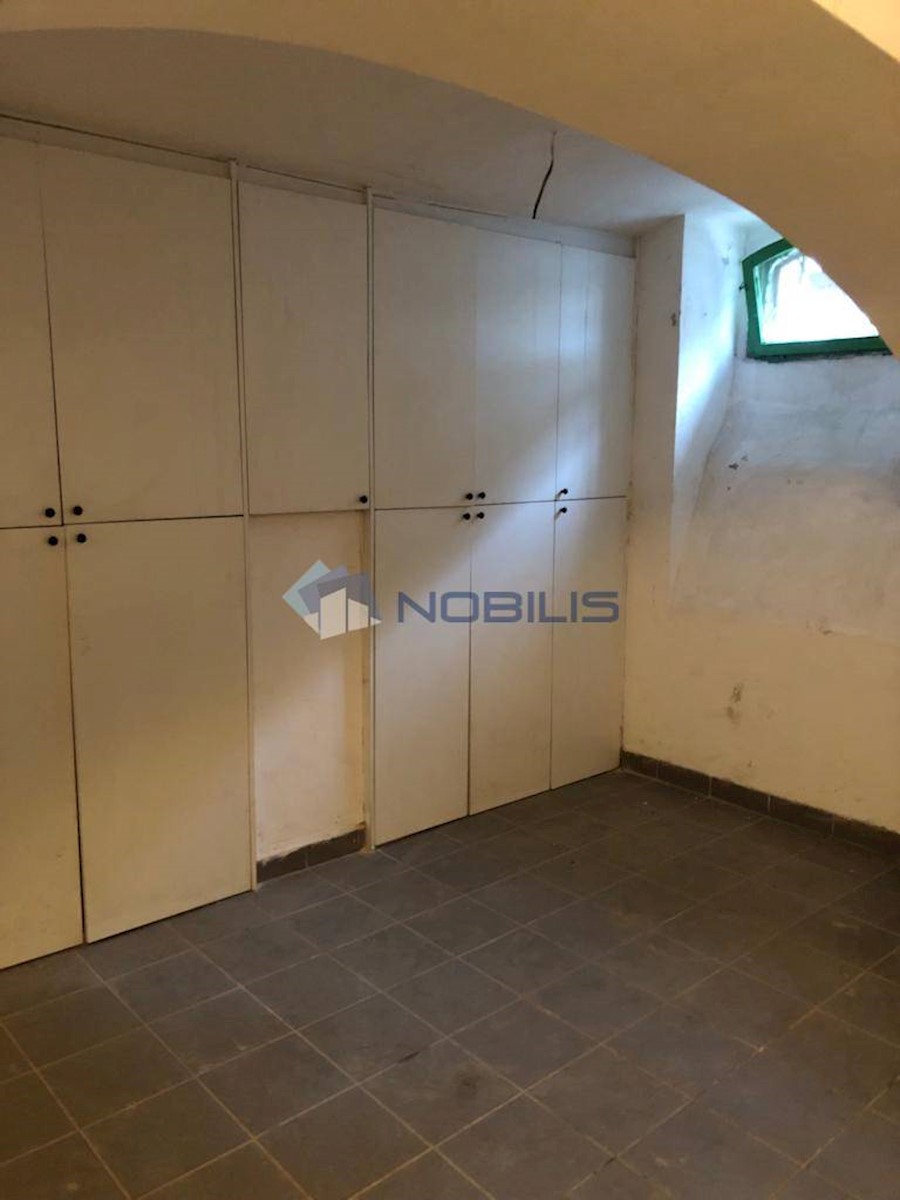 Commerciale Donji grad, Donji Grad, 211m2