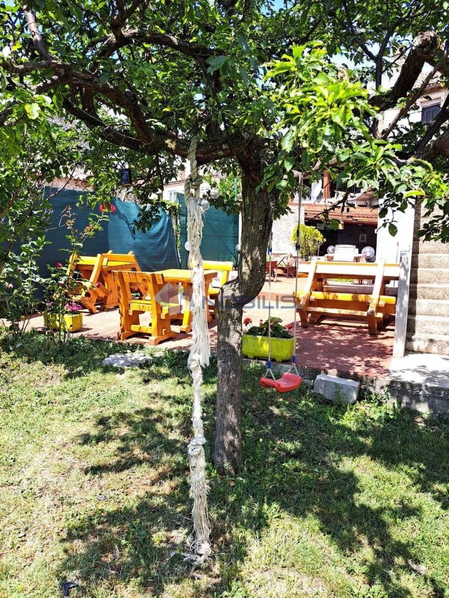 Commerciale Novigrad, Brtonigla, 794m2