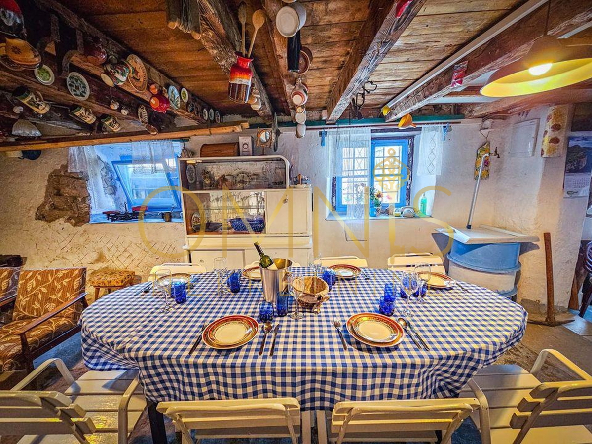 Bakar, casa con terreno!