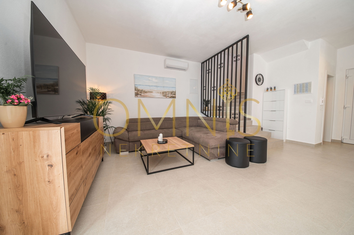 Pag, Jakišnica, Villa per le vacanze, 180m2, 80m dal mare, vendita!