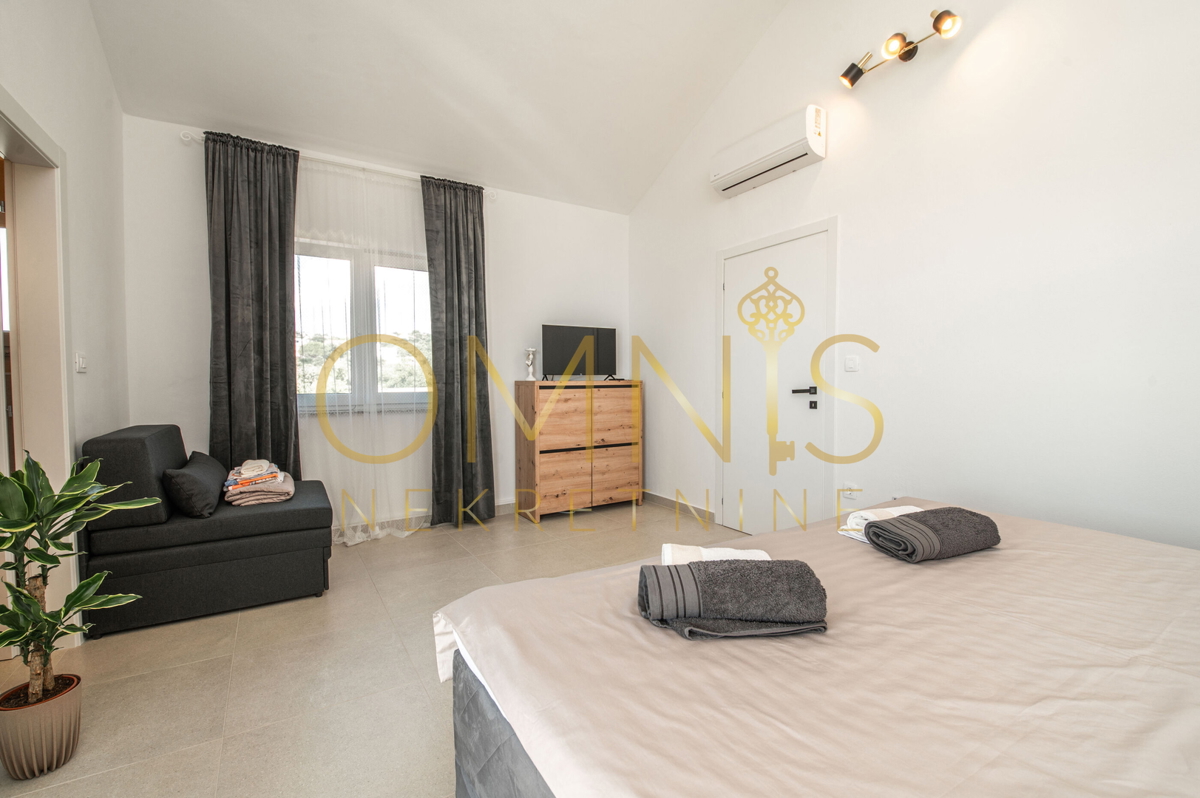 Pag, Jakišnica, Villa per le vacanze, 180m2, 80m dal mare, vendita!