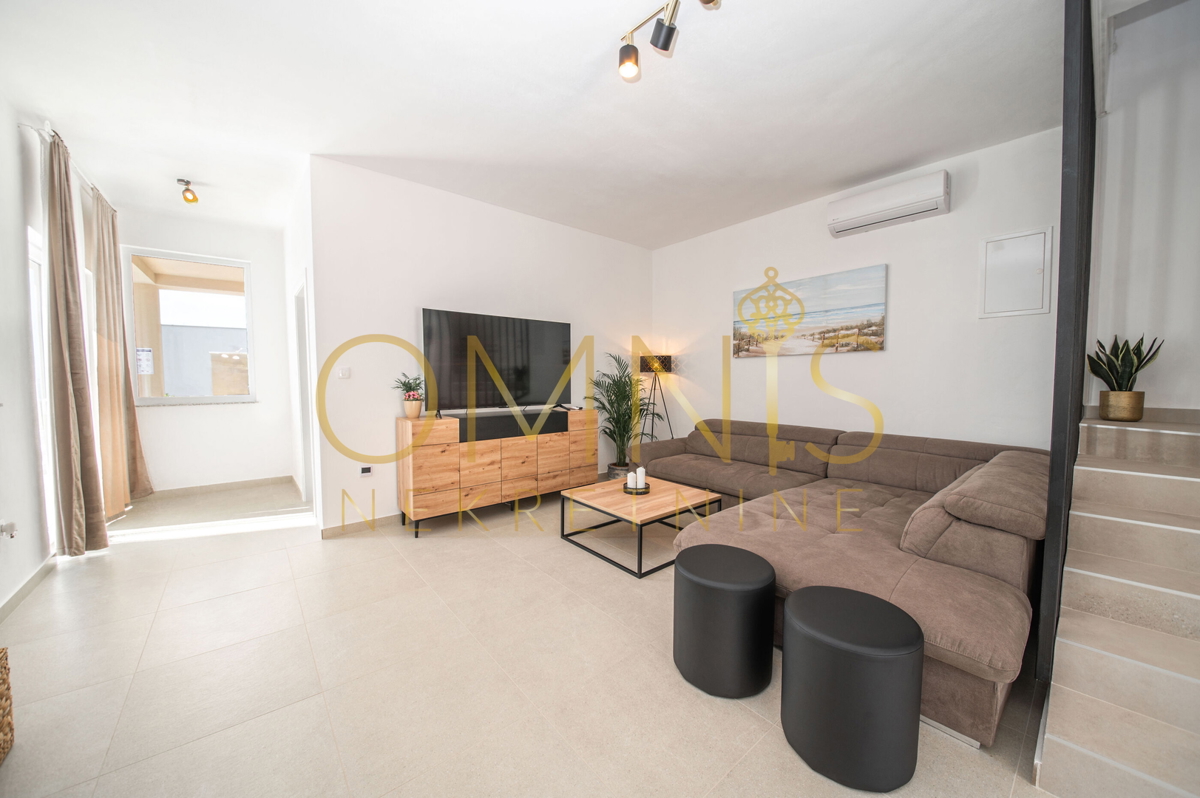 Pag, Jakišnica, Villa per le vacanze, 180m2, 80m dal mare, vendita!