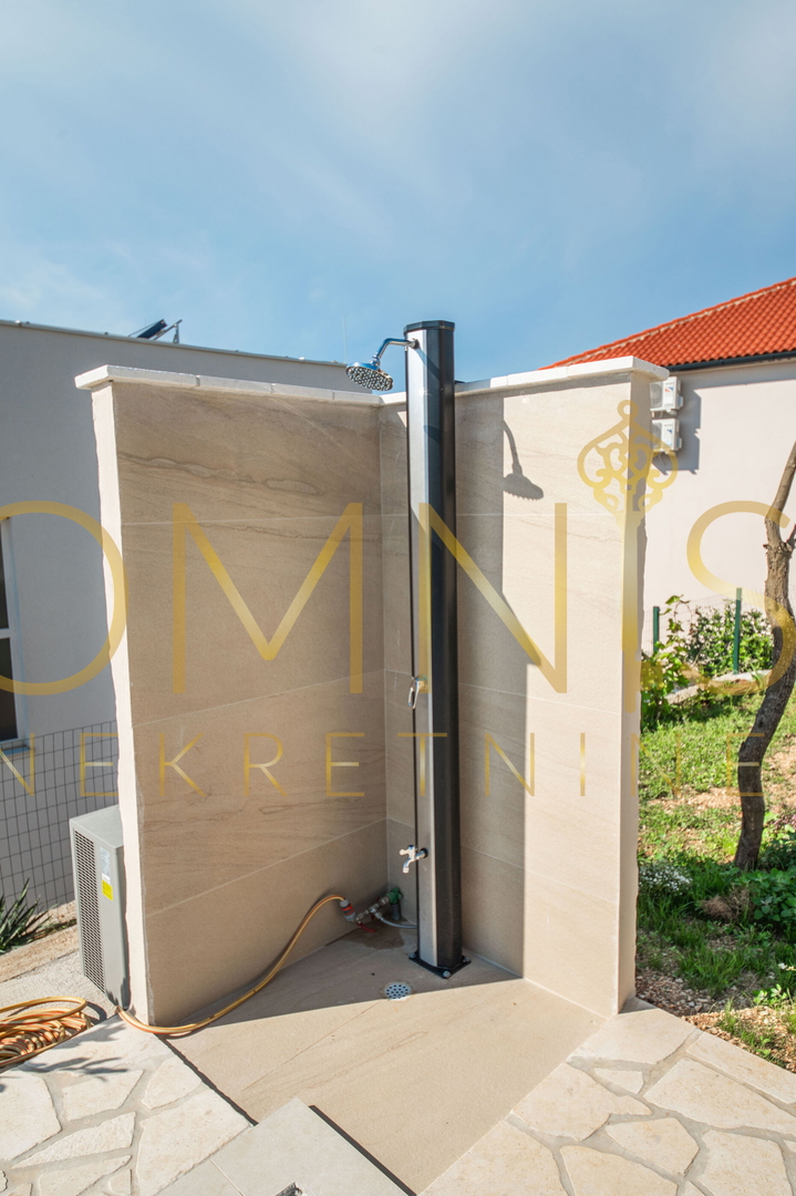 Pag, Jakišnica, Villa per le vacanze, 180m2, 80m dal mare, vendita!