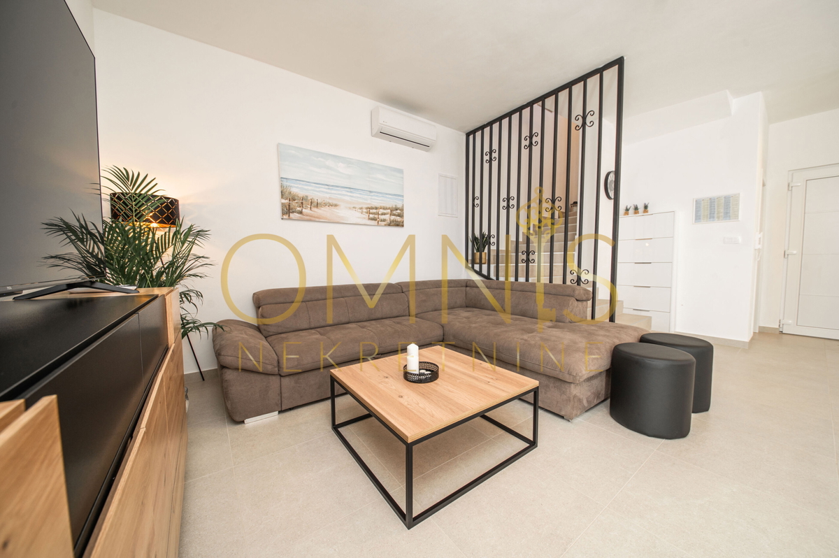 Pag, Jakišnica, Villa per le vacanze, 180m2, 80m dal mare, vendita!