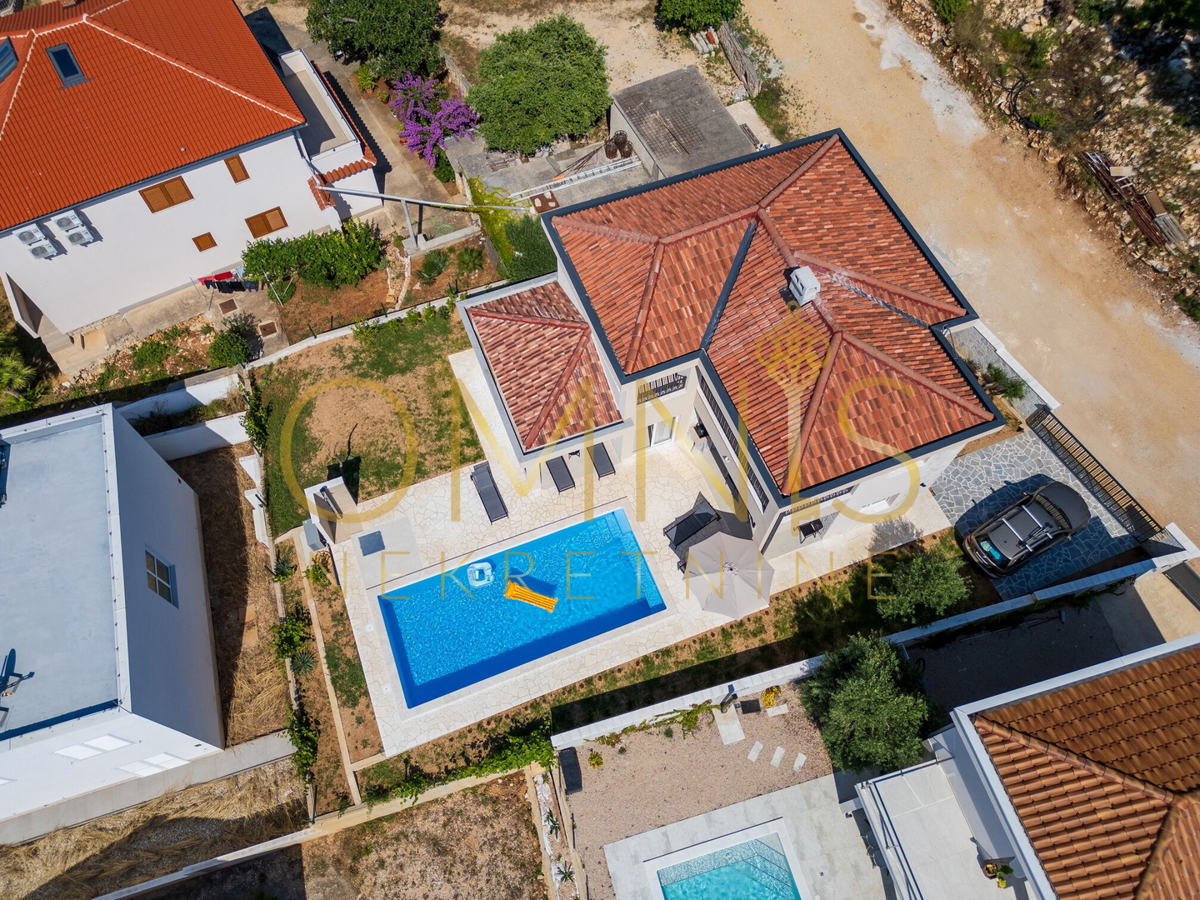 Pag, Jakišnica, Villa per le vacanze, 180m2, 80m dal mare, vendita!