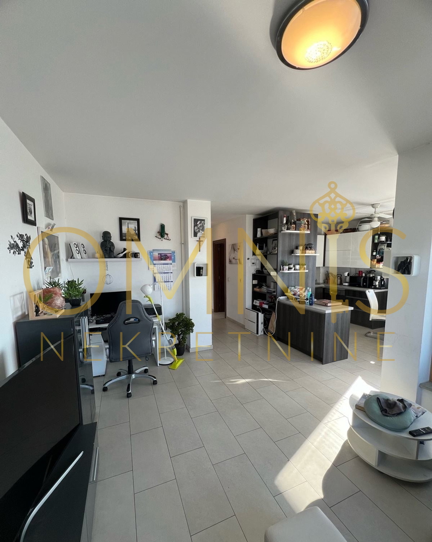 Vendesi appartamento con garage di 84m2 – Srdoči, Fiume